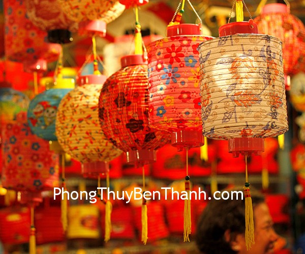 Lồng đèn với chữ may mắn là biểu tượng của việc có nhiều con cái