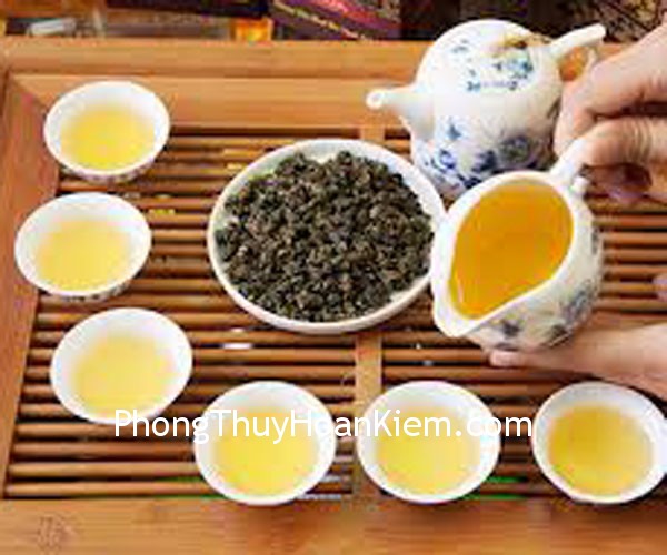 binh- tra binh tra Tranh bình trà và chén trà