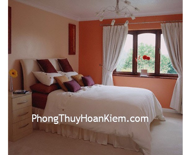 Treo tranh tạo không khí phòng ngủ