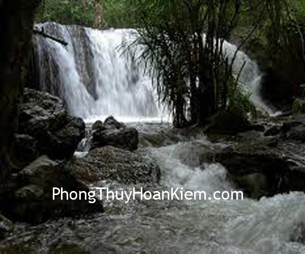 tranh- nuoc tranh nuoc1 Treo tranh tăng cường tài vận cho phòng khách
