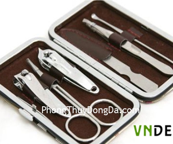 dao copy Không thể thiếu dao kéo, bấm móng tay