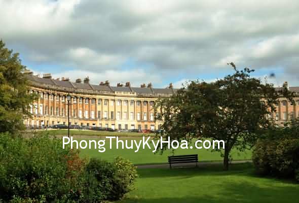 royal crescent bath Biểu tượng của phong thủy cảnh quan