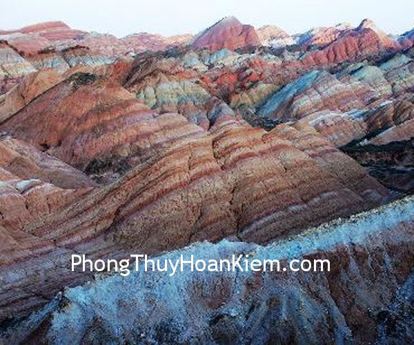 nhung ngon nui dep nhu tranh ve o cam tuc1 Ý cảnh trong tranh trang trí nên mang ý nghĩa cát tường