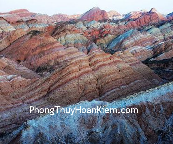 nhung ngon nui dep nhu tranh ve o cam tuc1 Ý cảnh trong tranh trang trí nên mang ý nghĩa cát tường