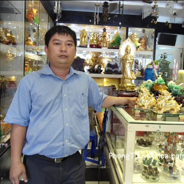 Anh Vương - Khách hàng mua Tỳ hưu vàng trên đế thủy tinh E039