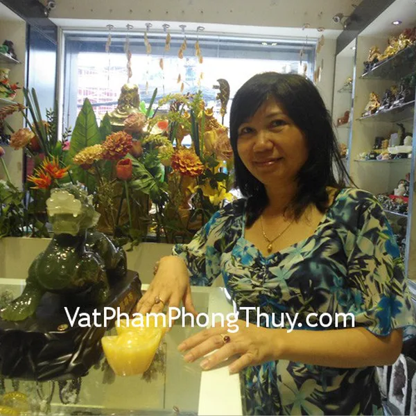 Cô Lan Hương - Khách hàng mua Tỳ hưu xanh E005 và kim nguyên bảo DT169