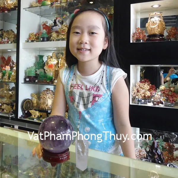 Chị Hà - khách hàng mua quả cầu thạch anh tím M190-10920 và trụ thạch anh trắng  HM056-2-865