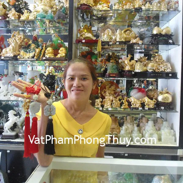 Chị Ngọc Tú - khách hàng mua ngọc bội hoa chuông S242, ngọc bội cặp Tỳ Hưu S5125 và ngọc bội song chép S5131