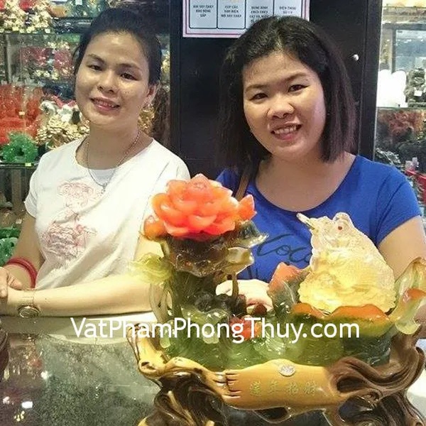Chị Nhung - Khách hàng mua Thiềm thừ bên hoa mẫu đơn E079