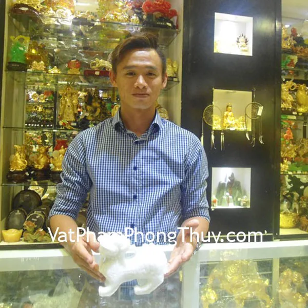 Anh Thành - khách hàng mua tỳ hưu Bắc Kinh trắng trung BKT-M