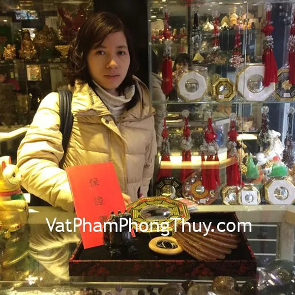 Chị Long- khách hàng mua tỳ hưu Bắc Kinh đen chuẩn BKD-S, phong linh mã não đỏ lớn H093, gương bát quái bọc nhôm vàng lồi trung