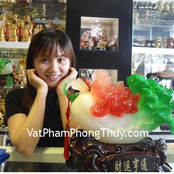Chị Ngọc-khách hàng mua thiềm thừ cẩm thạch trung, quả cầu thạch anh hồng và tỳ hưu Bắc Kinh đen