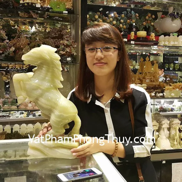 Chị Hạnh - khách hàng mua tượng ngựa cẩm thạch N-CT