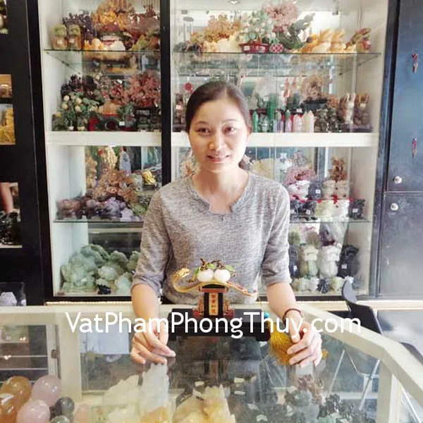 Chị Vân - khách hàng mua Gậy như ý hợp kim đào bạch ngọc G131A