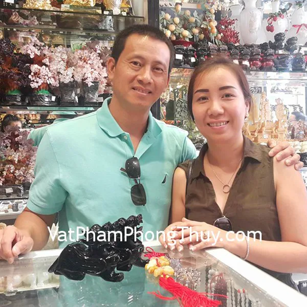 Chị Trinh - khách hàng mua cặp tỳ hưu thạch anh đen GM008, ngọc bội tỳ hưu mã não S5126, ngọc bội treo 12 tỳ hưu S238 và mặt trang sức mắt mèo tuổi Dần S6285-3