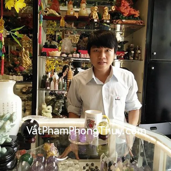 Anh Tuấn - khách hàng mua quả cầu thạch anh vàng GM150-4128 và đĩa thất tinh thạch anh tím HM096