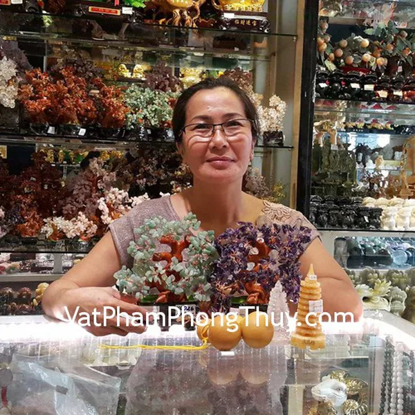 Chị Mai - khách hàng mua cây tài lộc đông linh KC040, cây tài lộc thạch anh tím KC039, tháp văn xương hoàng long GM069, tháp văn xương thạch anh trắng GM134 và chuông gió đồng D224