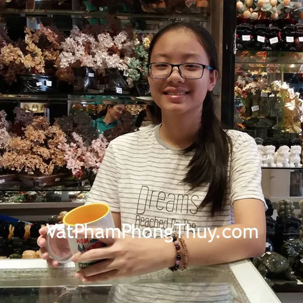 Chị Ngọc - khách hàng mua chuỗi hồng lục bảo A+ S6233-3780 và chuỗi thạch anh tóc vàng đậm S6365-3121