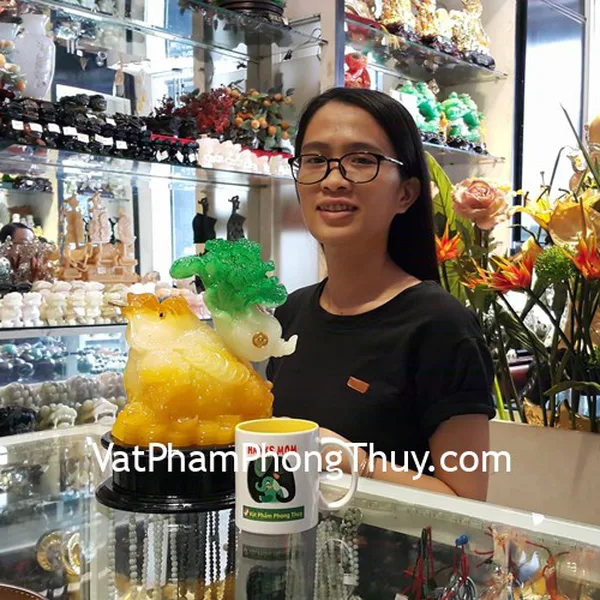 Chị Hân - khách hàng mua tượng thiềm thừ cõng cải xanh G161A