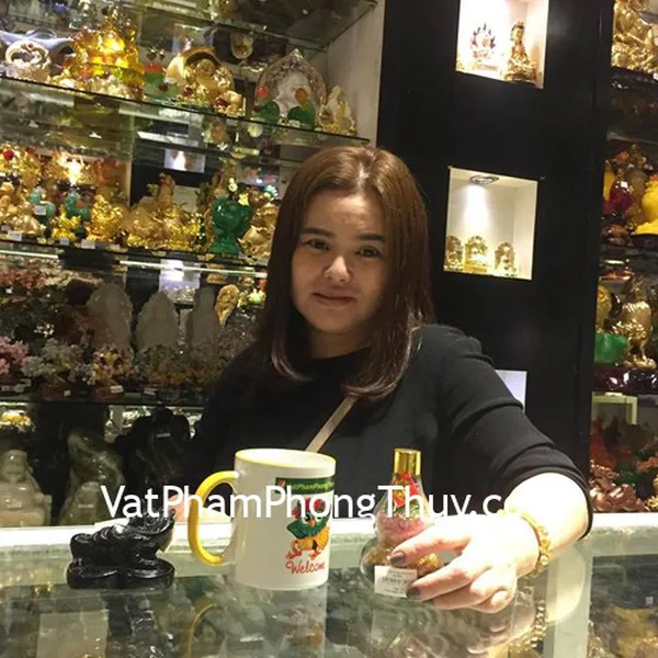 Chị Hường - khách hàng mua thiềm thừ thạch anh đen GM155, mặt phật bản mệnh tuổi Sửu S5069-2 và hồ lô ngũ hành K031