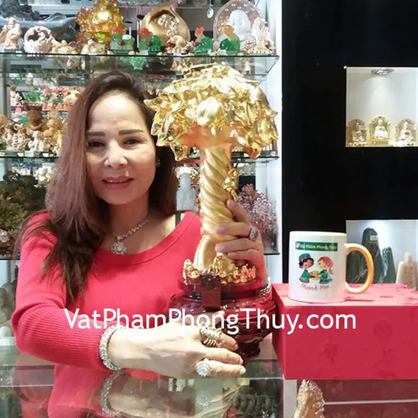 Chị Phượng-khách hàng mua cây phát tài F153 và gậy như ý đông linh GM076