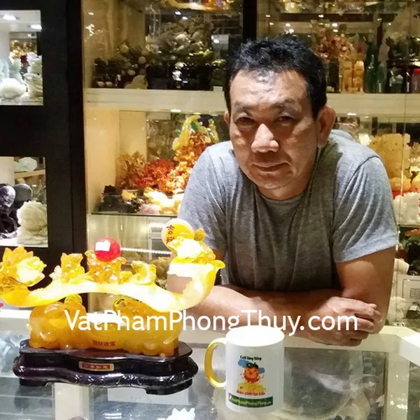 Chú Hưng - khách hàng mua Gậy như ý ngọc vàng G126A