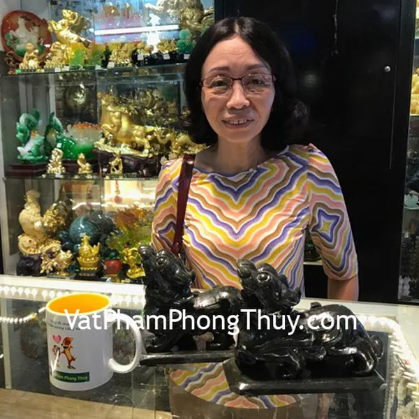 Cô Chi - Khách hàng mua Tỳ hưu lam ngọc M008