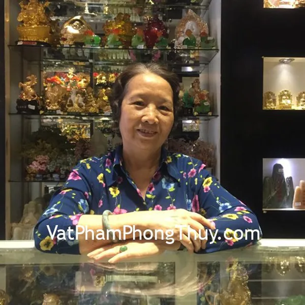 Cô Hải - khách hàng mua vòng ngọc Myanmar S5160-8804