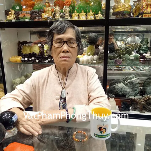 Cô Châu - khách hàng mua vòng tay trang sức và phật bản mệnh phỉ thúy