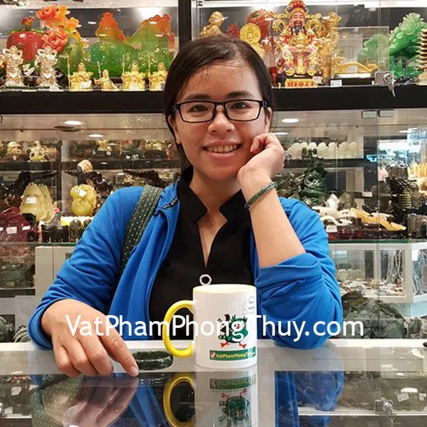 Chị Ngọc Thanh - khách hàng mua vòng ngọc phỉ thúy VM103-3650, phật bản mệnh phỉ thúy trung S6507-4, S6507-5 và phật bản mệnh đá mắt mèo S6339-6