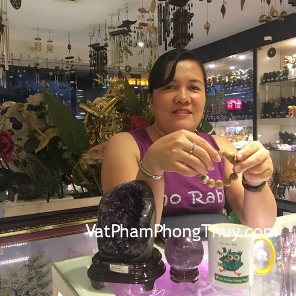 Chị Hoa - khách hàng mua bông thạch anh tím H089-S5-8946, quả cầu thạch anh tím GM142-S5-4590, vòng tay trầm hương S986