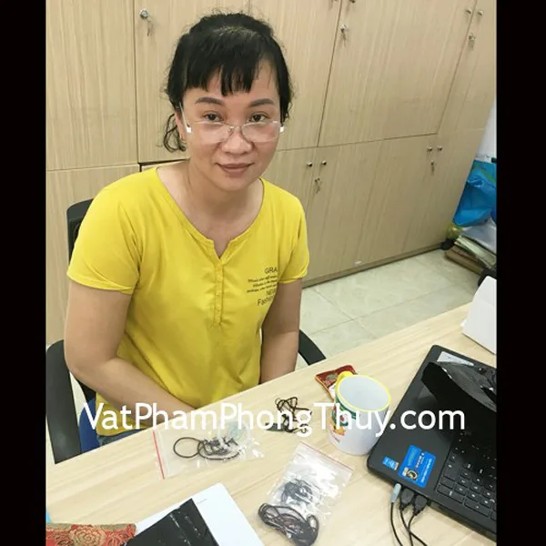 Chị Đào - khách hàng mua vòng tay thạch anh ưu linh trắng S6649, thạch anh tóc đen S6475, Phật bản mệnh S6640 và mặt ve S6497