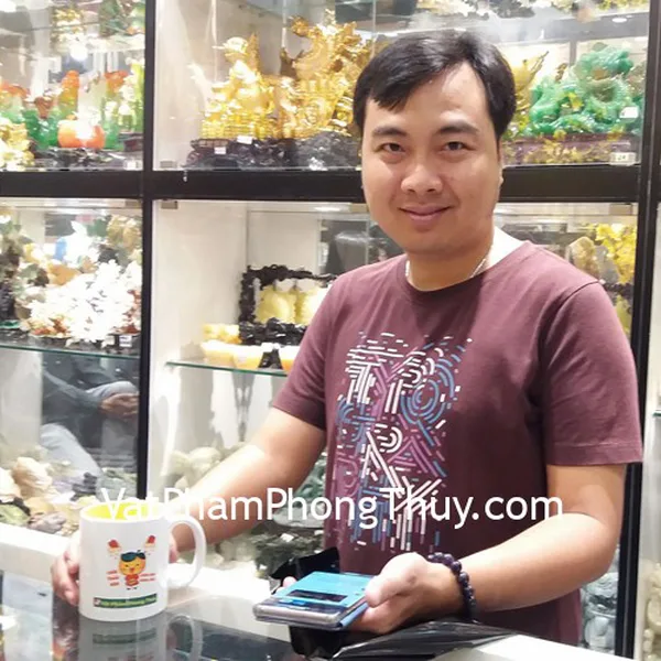 Anh Phúc - khách hàng mua chuỗi phỉ thúy xanh đậm S6674 và chuỗi thạch anh tím đậm S6651