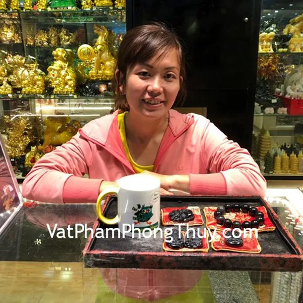 Chị Thường - Khách hàng mua Phật bản mệnh đá hắc ngà - Ngọ (Đại Thế Chí Bồ Tát) S6340-5, Tam hợp Dần - Ngọ - Tuất đá hắc ngà S2022,  Chuỗi hắc ngà đẹp A 18li S6673, Long mã tinh thần đá hắc ngà S2029 và Tỳ hưu đeo cổ đá hắc ngà Đài Loan lớn S401