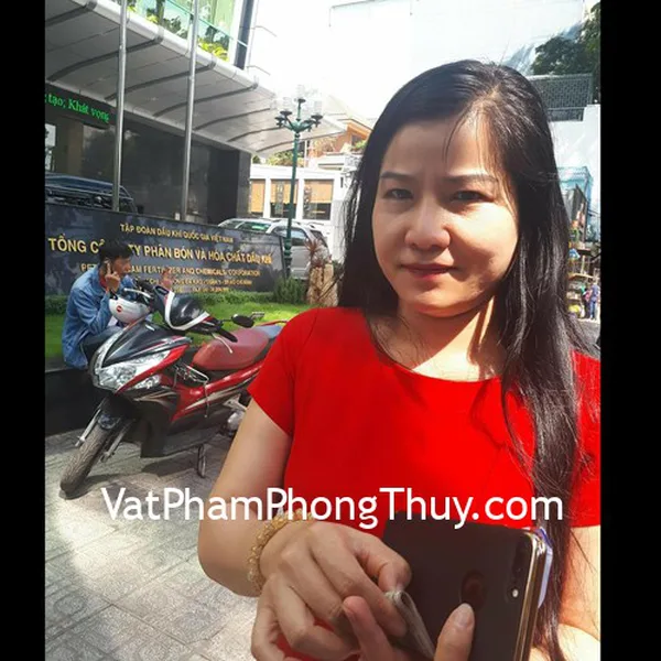 Chị Trinh - khách hàng mua chuỗi thạch anh tóc vàng A+ S6665-5733