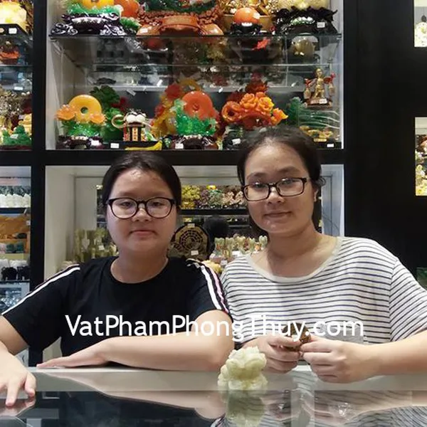 Chị Ngọc - khách hàng mua thiềm thừ Tây Tạng CTT-S và vòng bản mã não đen S6714, vòng mã não xanh S6478