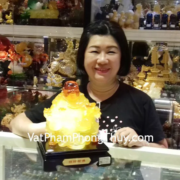 Chị Trúc - khách hàng mua Phật Di Lặc vàng C135A