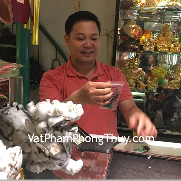 Anh Huy - Khách hàng mua Phật bản mệnh đá ngọc Đông linh – Ngọ ( Đại Thế Chí Bồ Tát) S6338-5