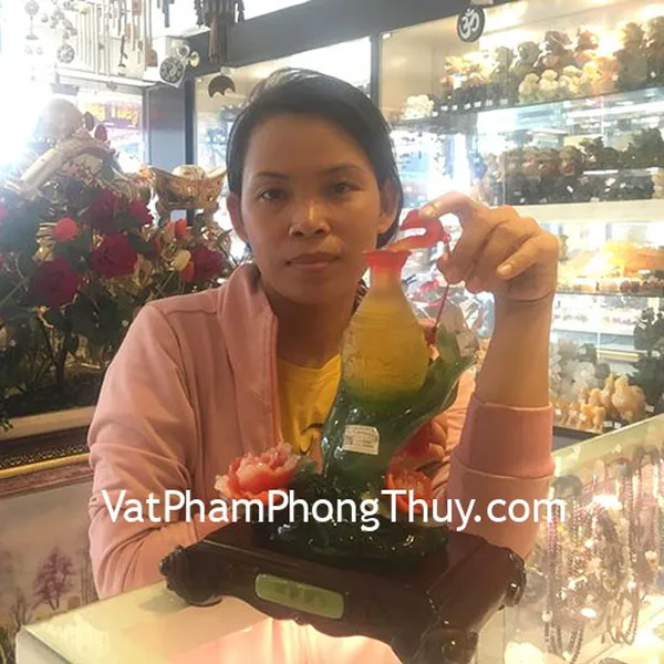Chị Hiền - khách hàng mua bình tài lộc như ý trên tay phật C173A