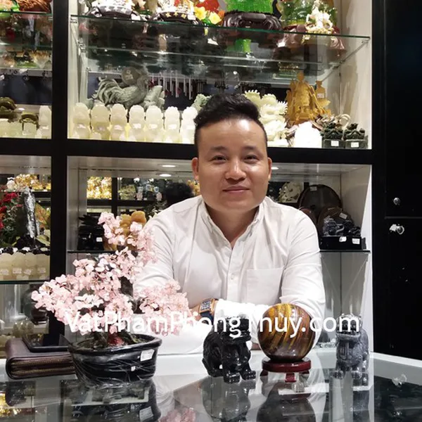 Anh Đuôn - khách hàng mua tượng tỳ hưu Bắc Kinh BKD-M, quả cầu mắt mèo M183 và cây tài lộc thạch anh KC078