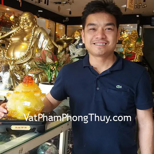 Anh Hoàng - khách hàng mua bông thạch anh tím và phật di lạc cam vàng ngồi