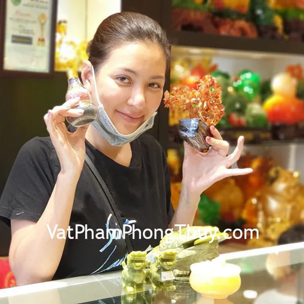 Chị Hà - khách hàng mua tượng tỳ hưu GM017, thiềm thừ GM023, bồn tụ bảo GM073 và trang sức phong thủy