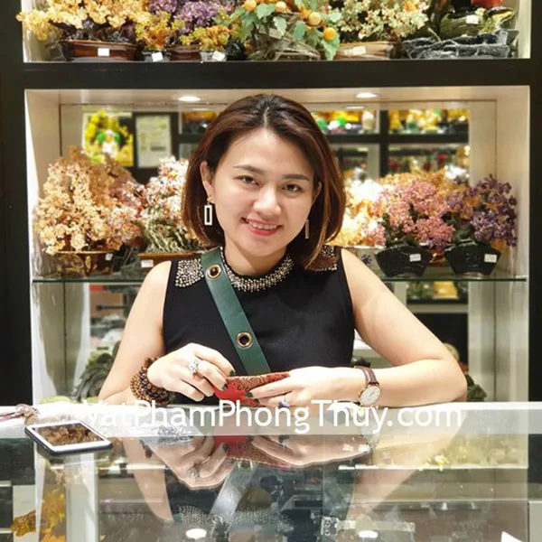 Chị Duyên - khách hàng mua chuỗi đeo tay thạch anh tóc đen S6751