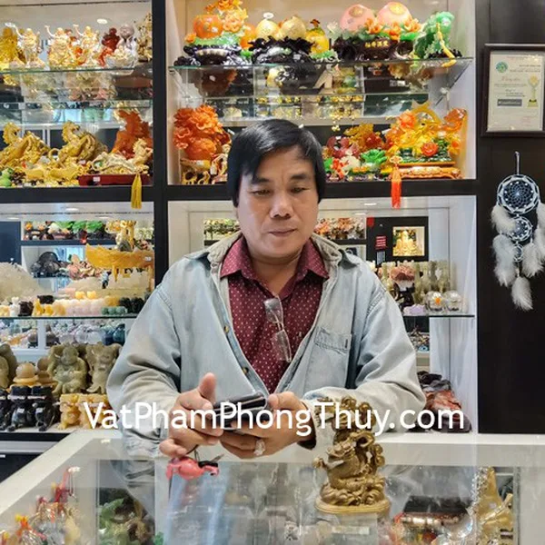 Chú Dũng- khách hàng mua tượng rồng đồng D229