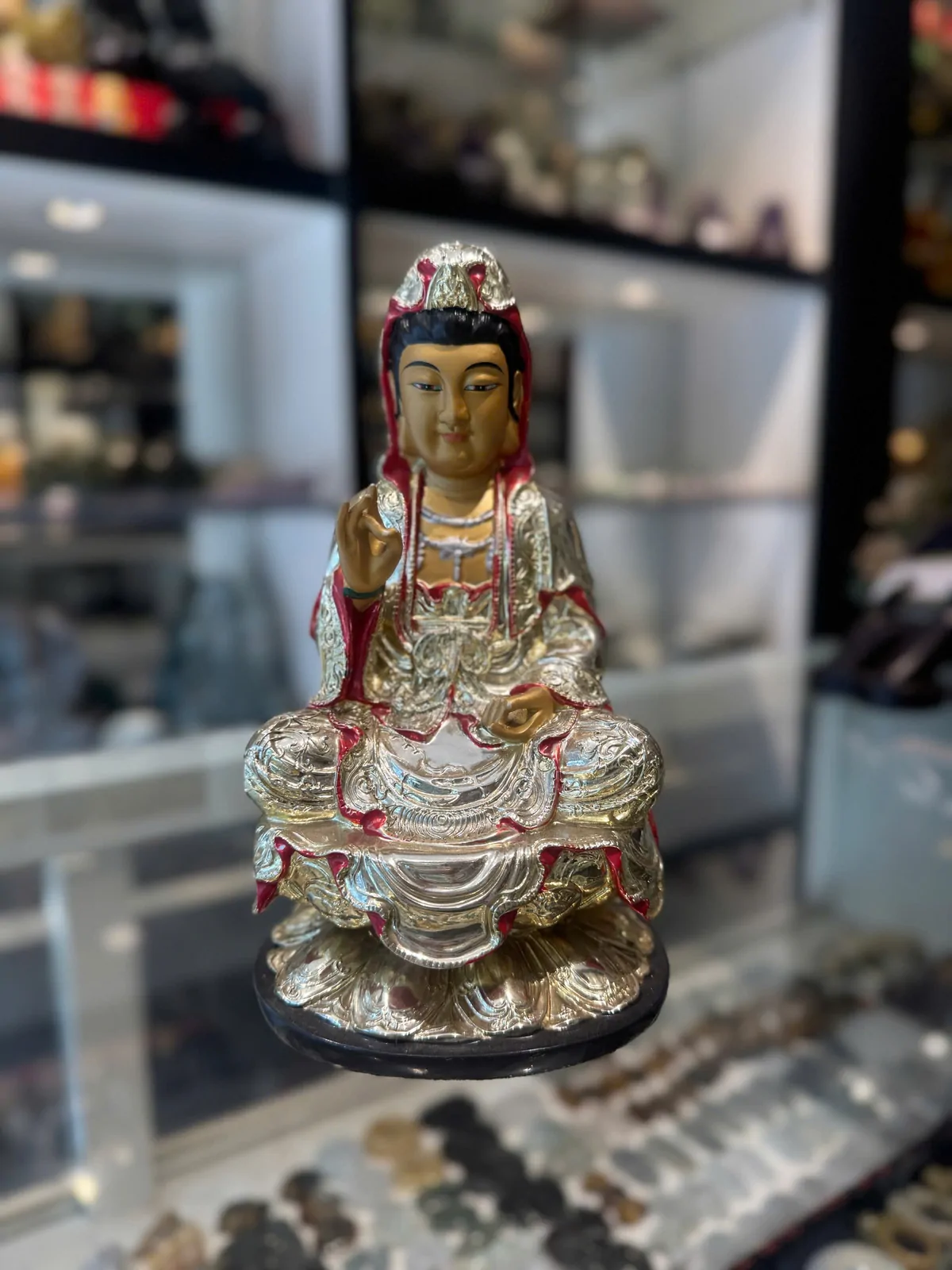 Phật quan âm vàng áo đỏ nhỏ H256G
