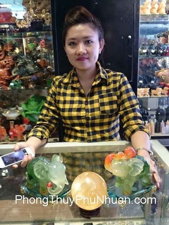 Chị Trinh - Khách mua cặp voi xanh cát tường E287 và Quả cầu thạch anh vàng M191