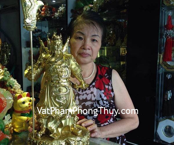 Cô Hải- Khách hàng mua tượng Quan Công E270