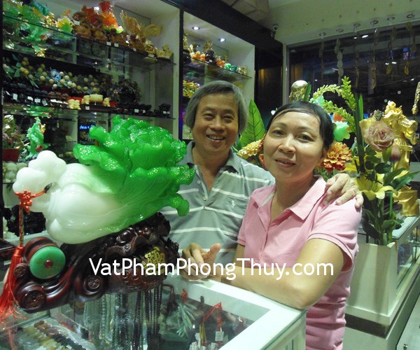 Cô Phượng - khách hàng mua bắp cải chiêu tài H175G và tượng Long Mã E120