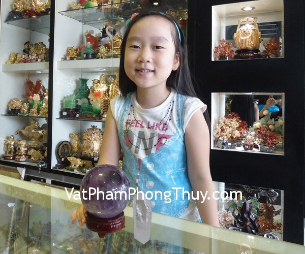 Chị Hà - khách hàng mua quả cầu thạch anh tím M190-10920 và trụ thạch anh trắng  HM056-2-865