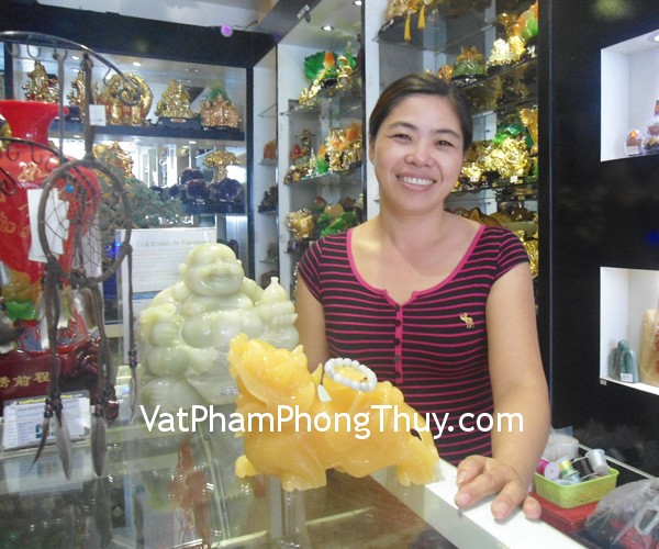 Chị Hải - khách hàng mua Tỳ hưu đá hoàng long M016 và vòng tay ngọc Myanmar S5123-572